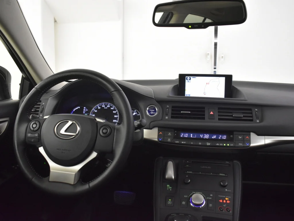 Lexus-CT 200h