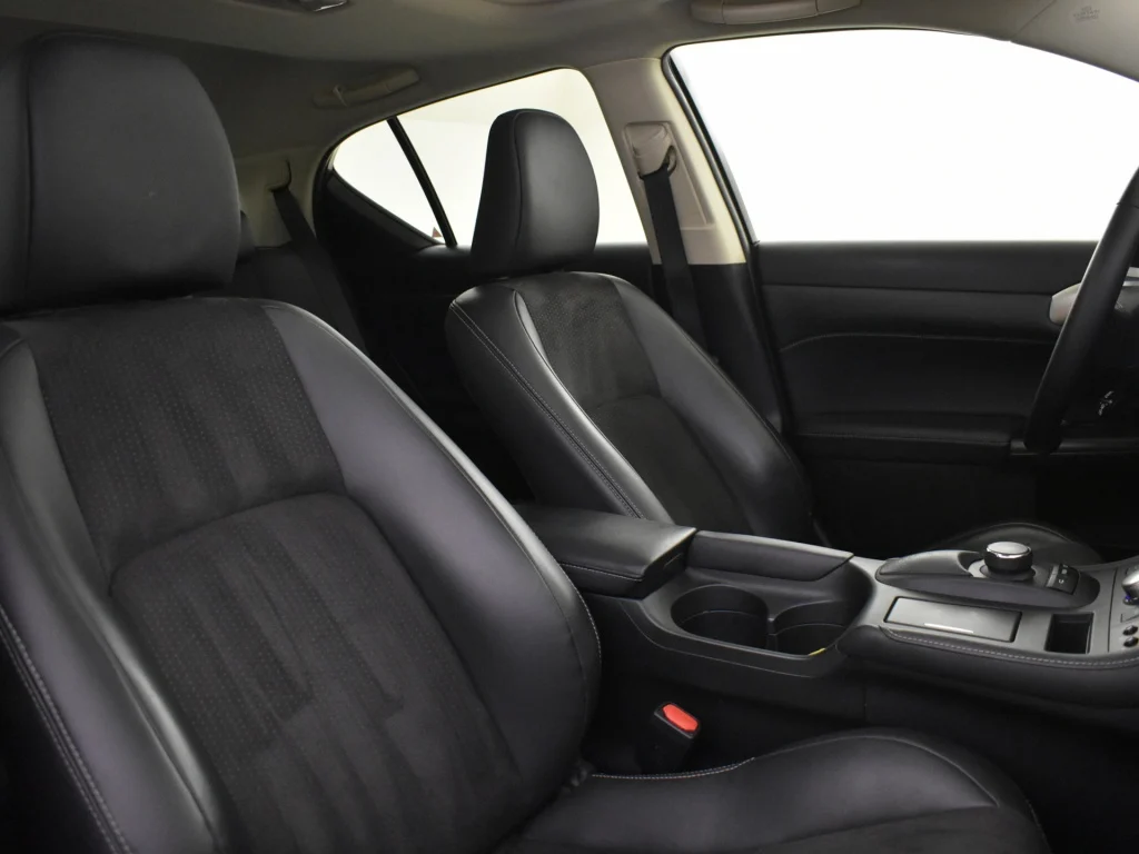 Lexus-CT 200h