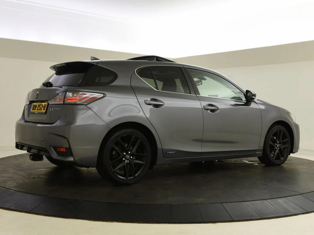 Lexus-CT 200h