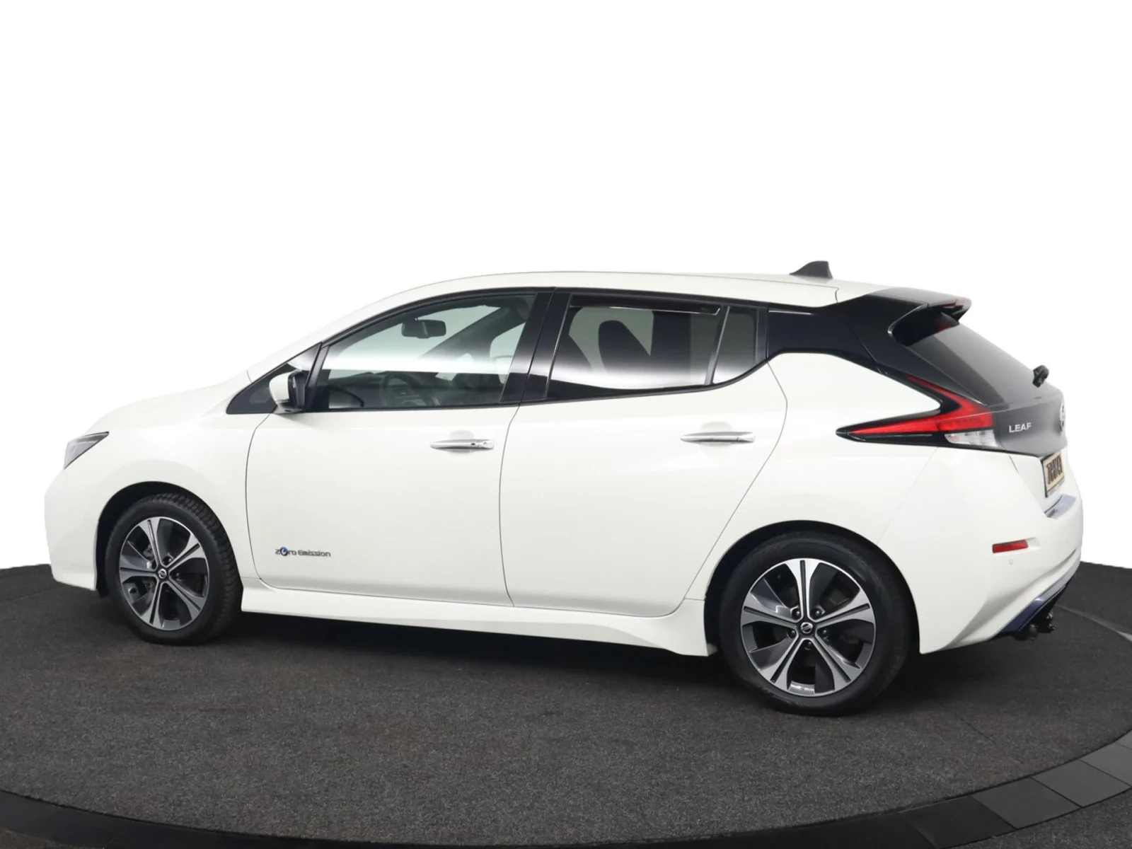 Nissan-Leaf