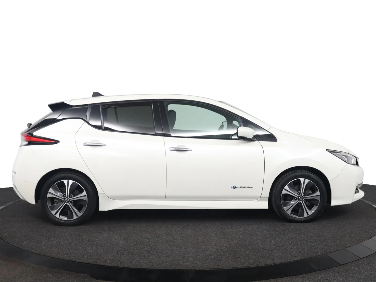 Nissan-Leaf
