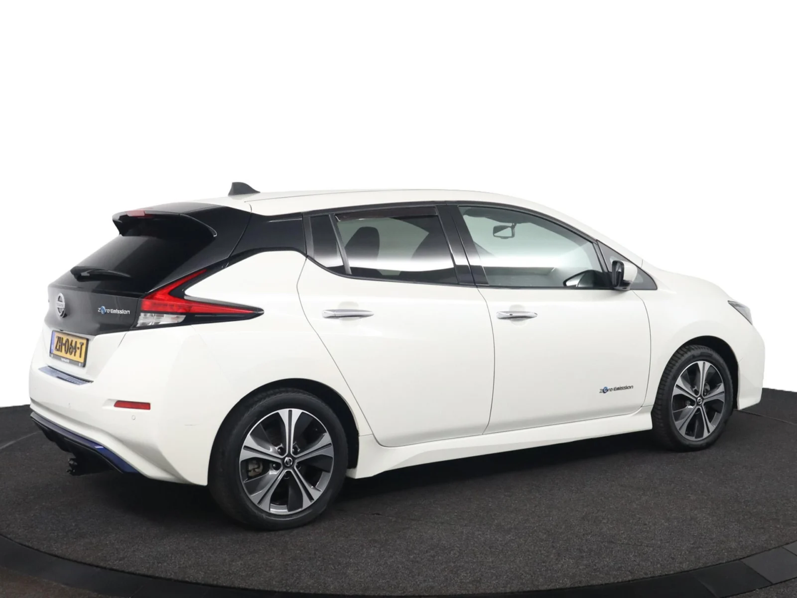 Nissan-Leaf