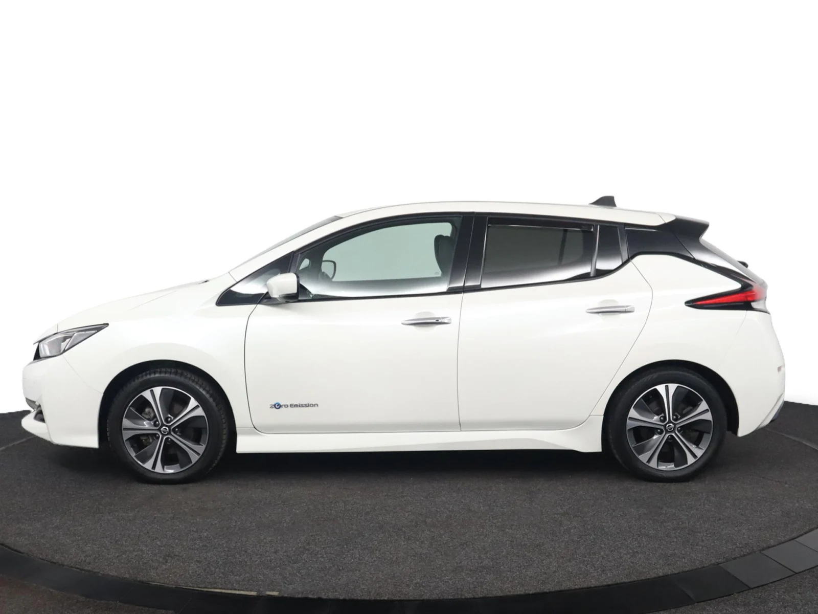 Nissan-Leaf