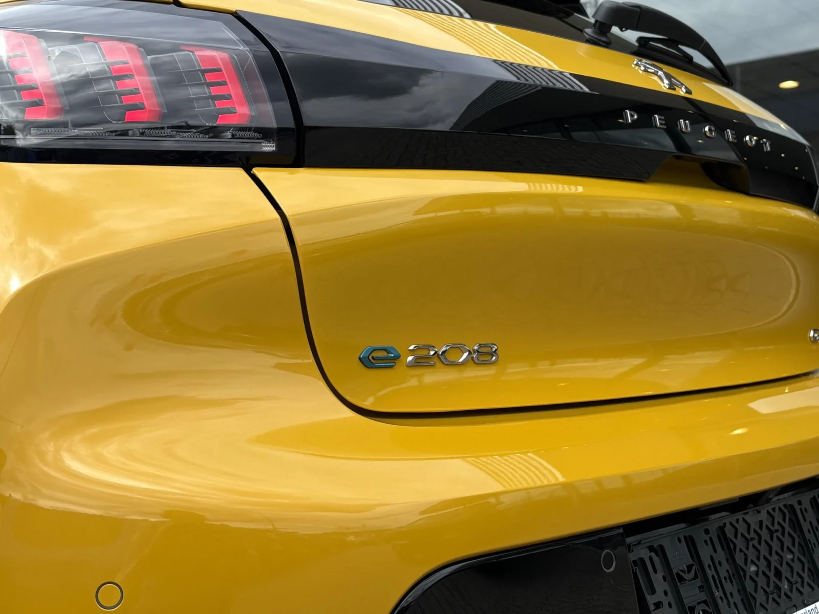 Peugeot-e-208