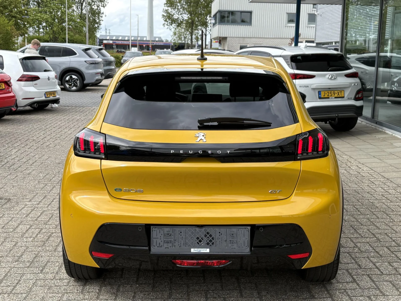 Peugeot-e-208