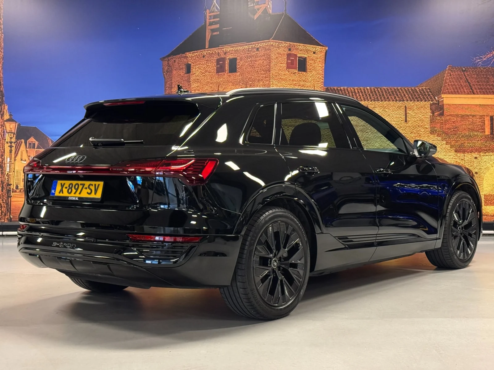 Audi-Q8 e-tron