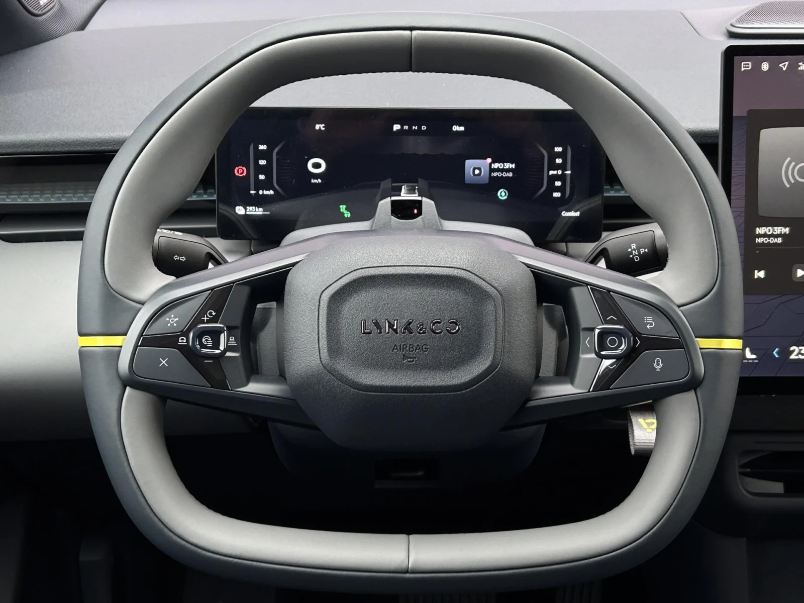 Lynk & Co-02