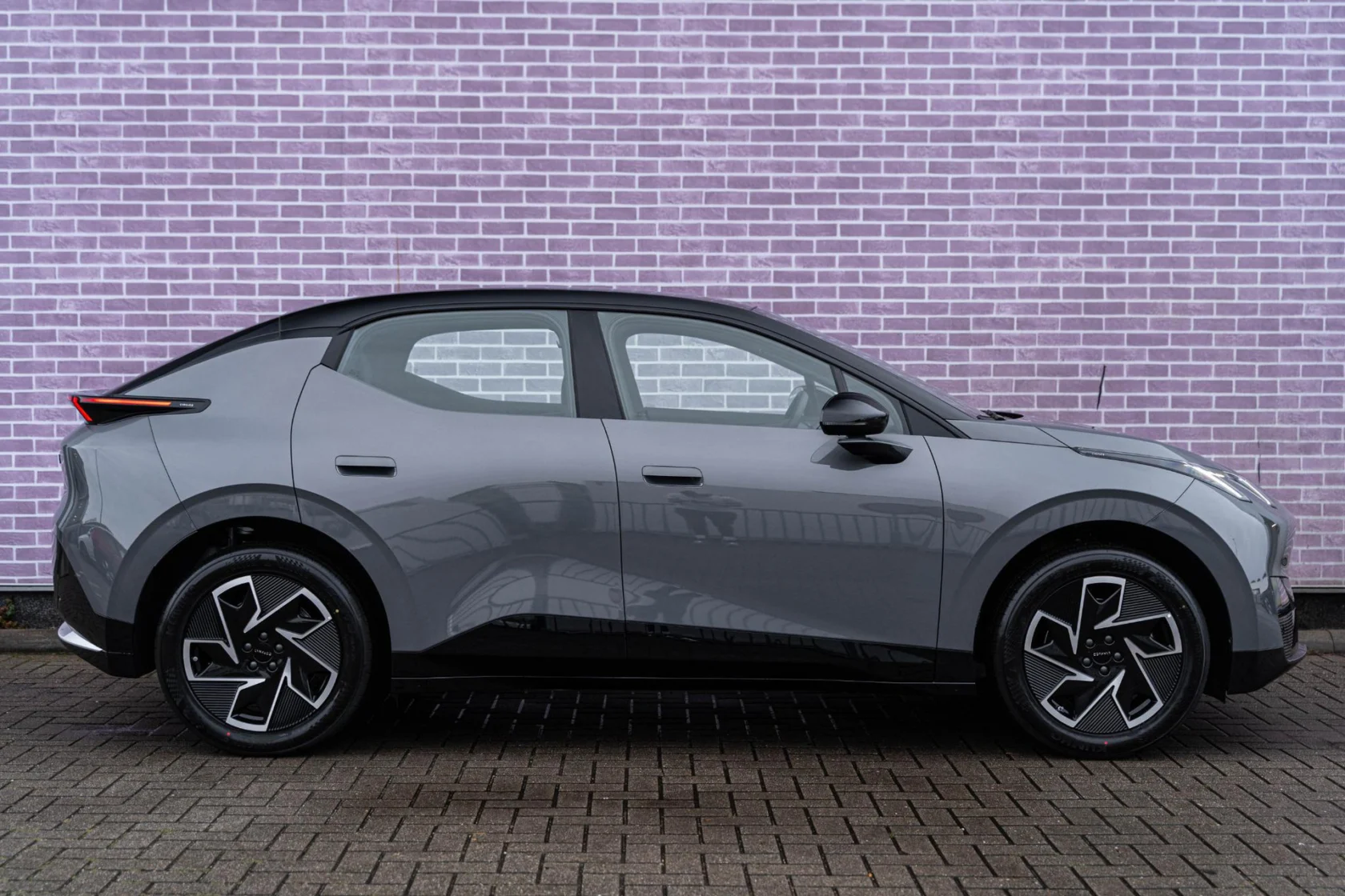 Lynk & Co-02