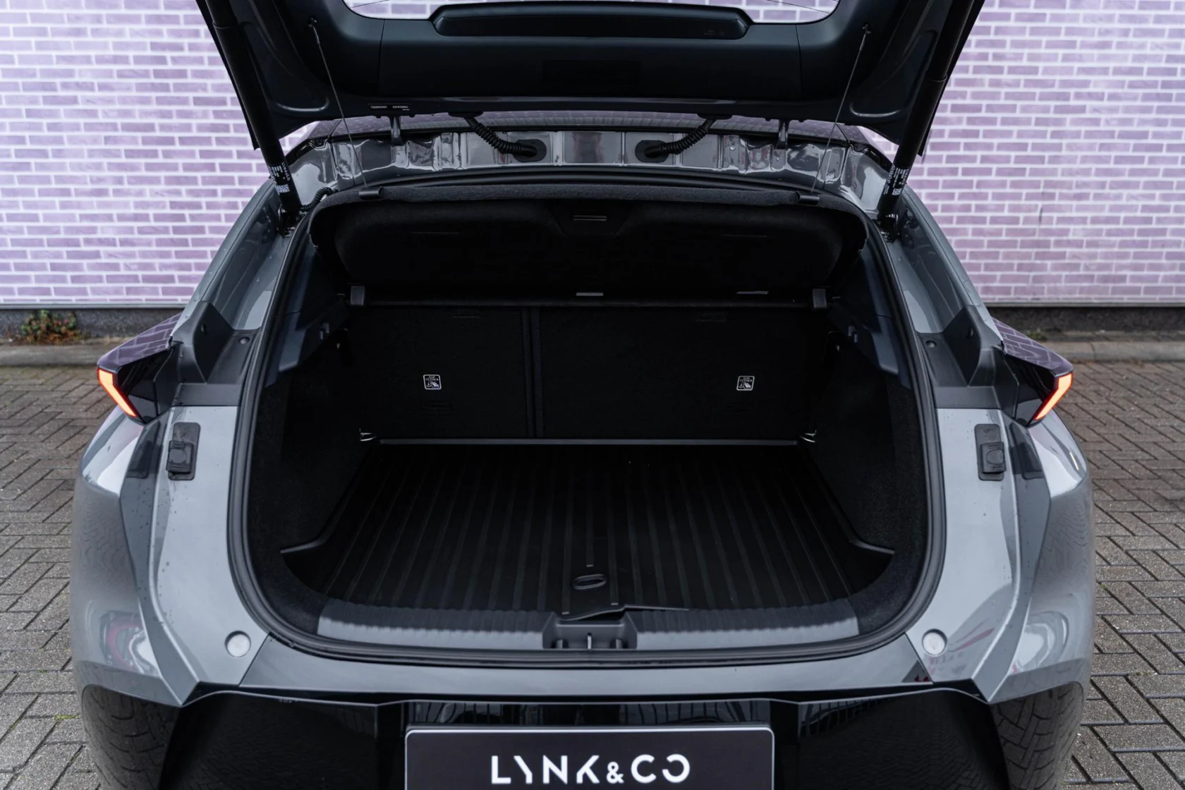 Lynk & Co-02