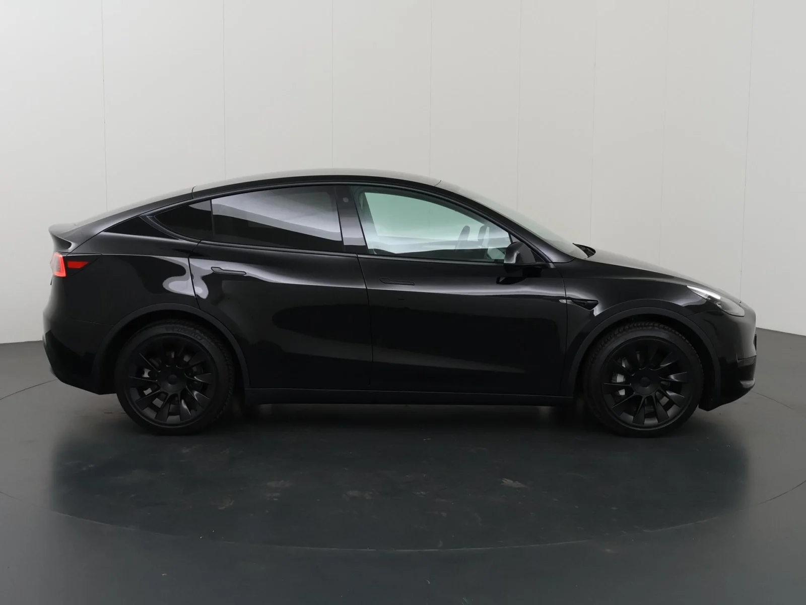 Tesla-Model Y