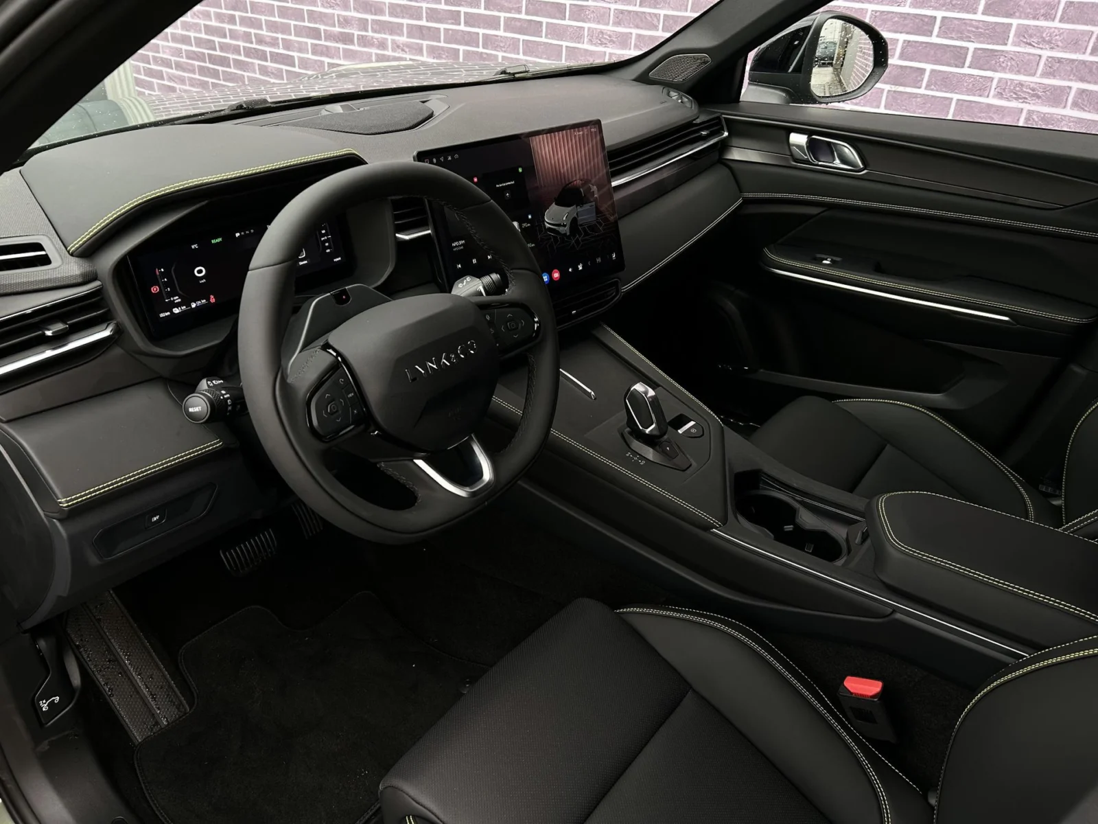 Lynk & Co-01