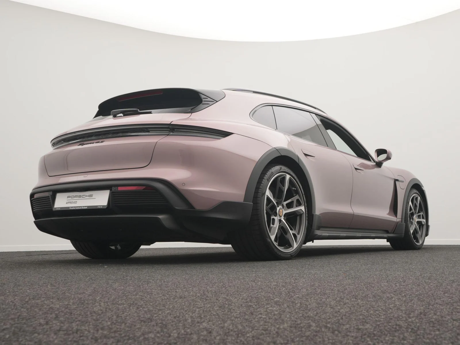 Porsche-Taycan Cross Turismo
