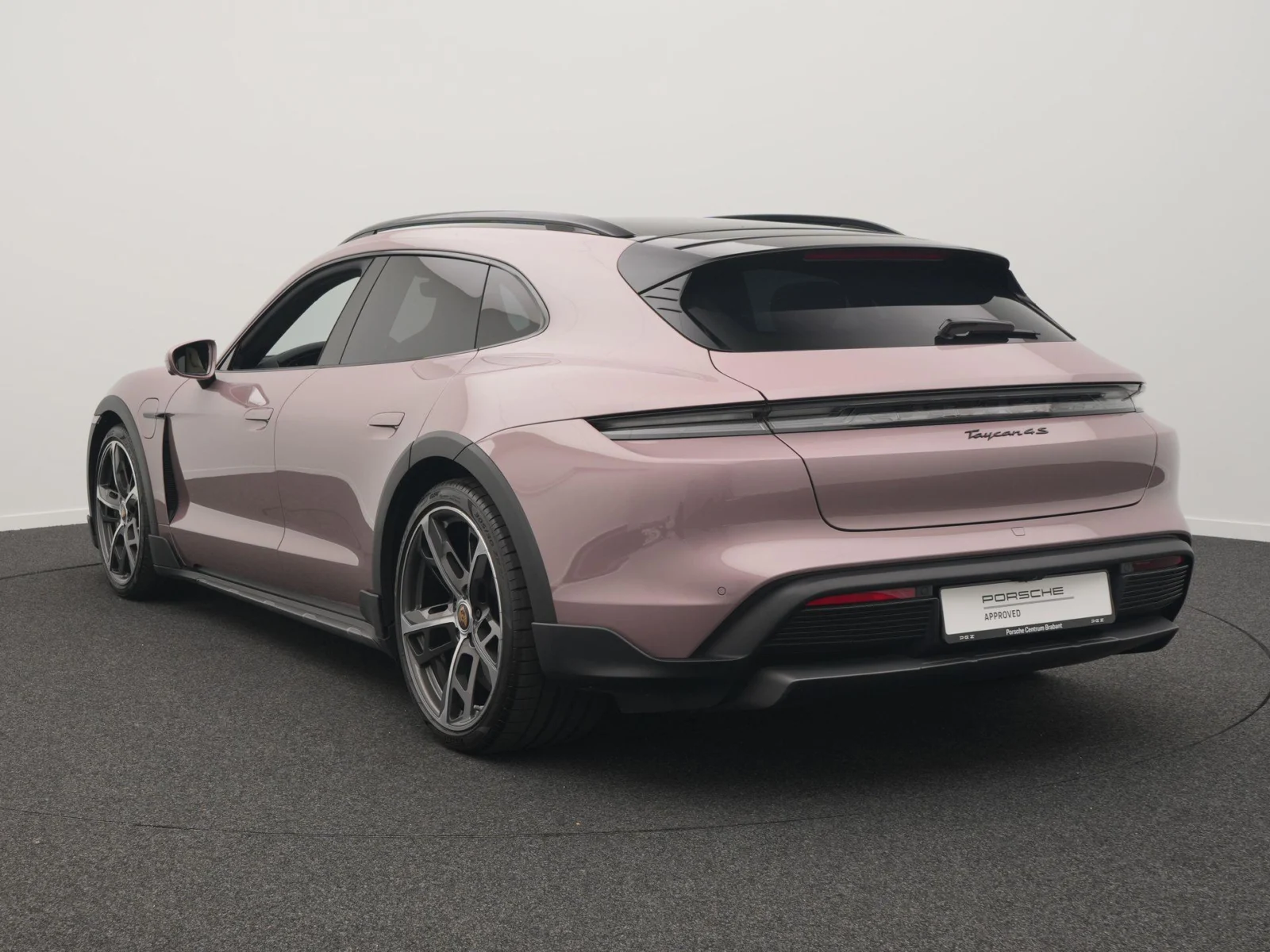 Porsche-Taycan Cross Turismo