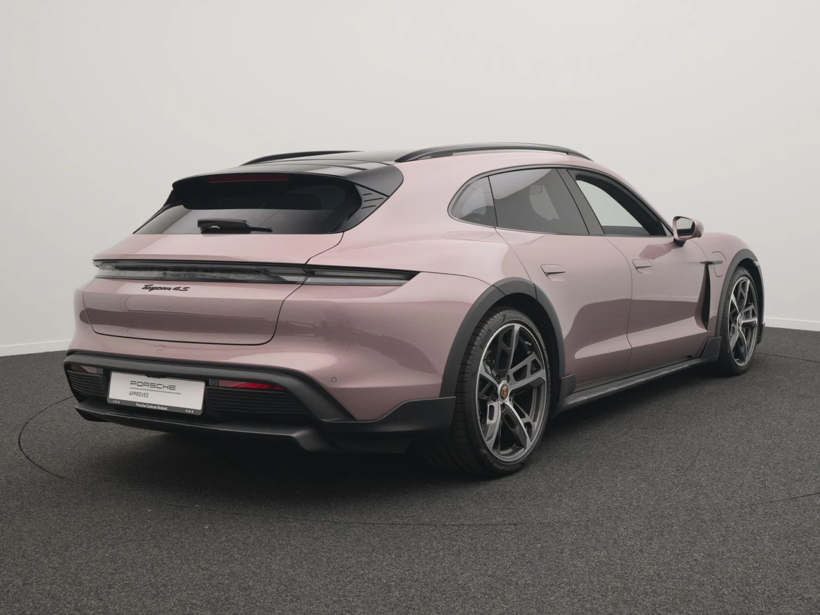 Porsche-Taycan Cross Turismo