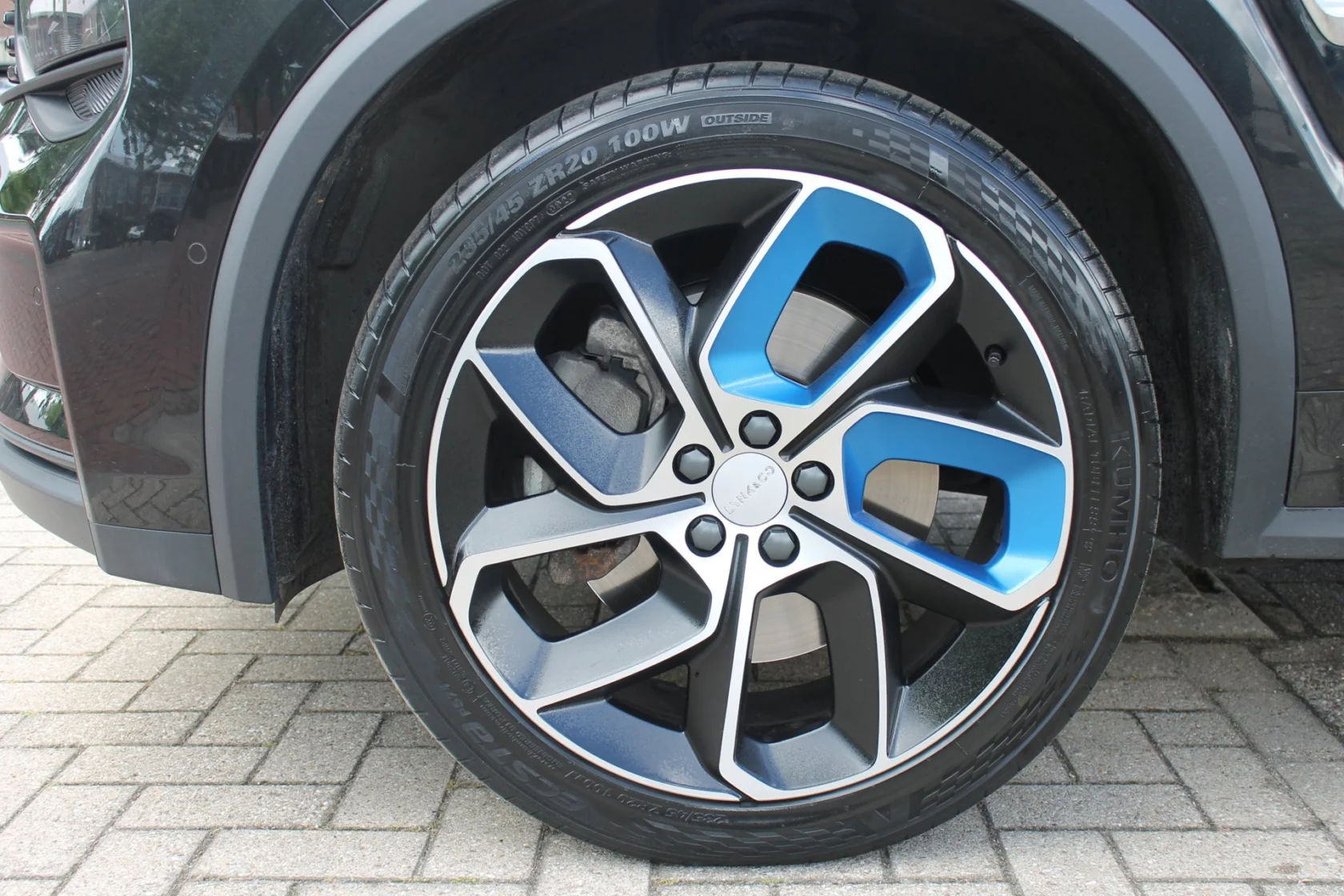 Lynk & Co-01