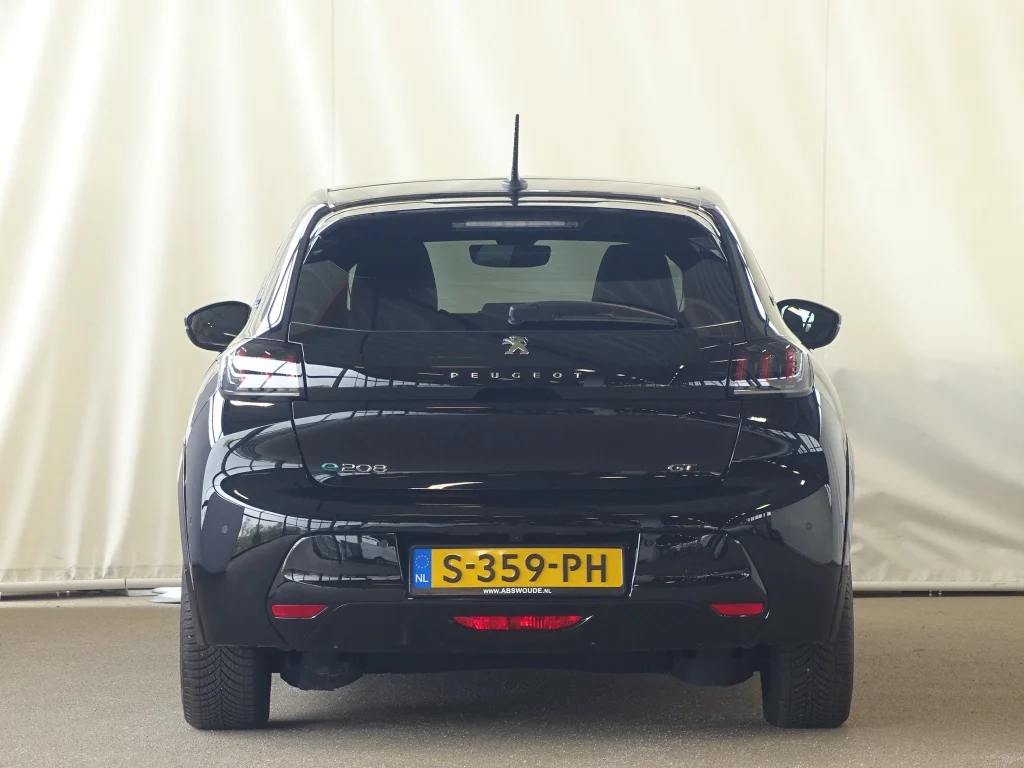 Peugeot e-208 GT