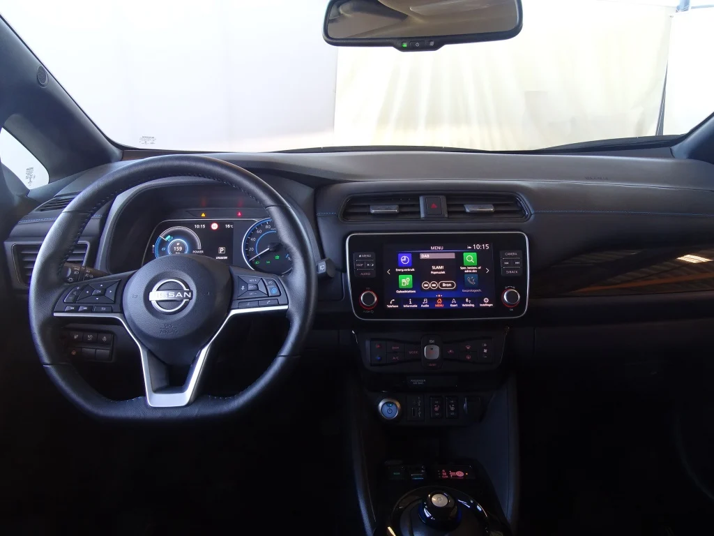 Nissan-Leaf
