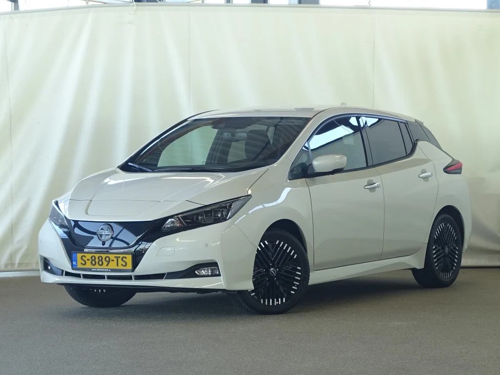 Nissan-Leaf