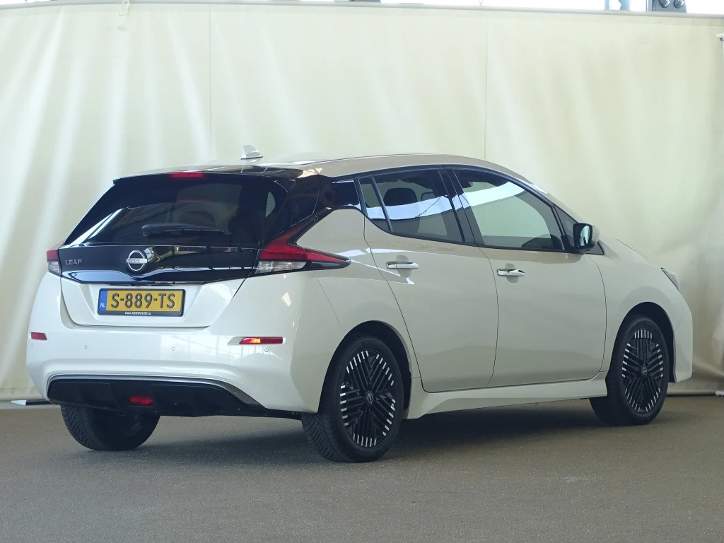 Nissan-Leaf