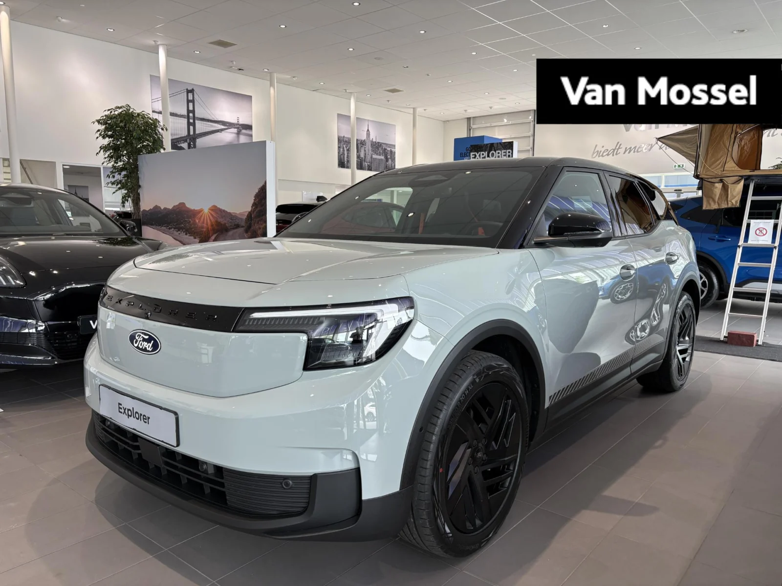Ford Explorer Collection Extended Range RWD