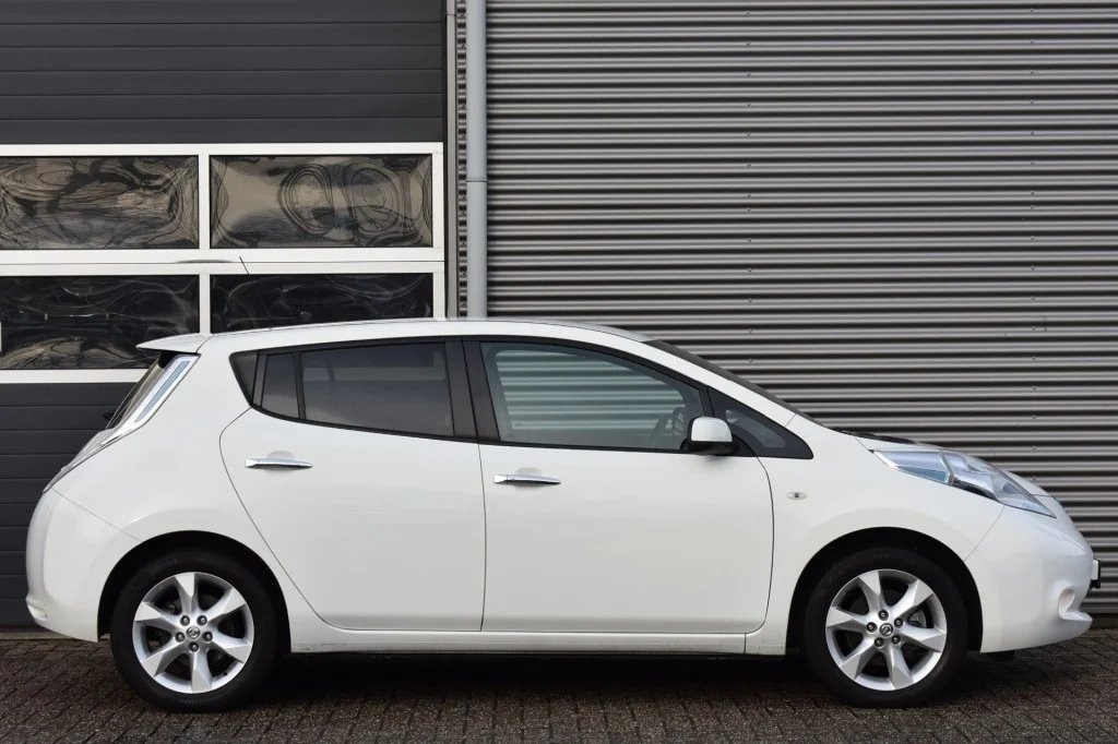Nissan-Leaf