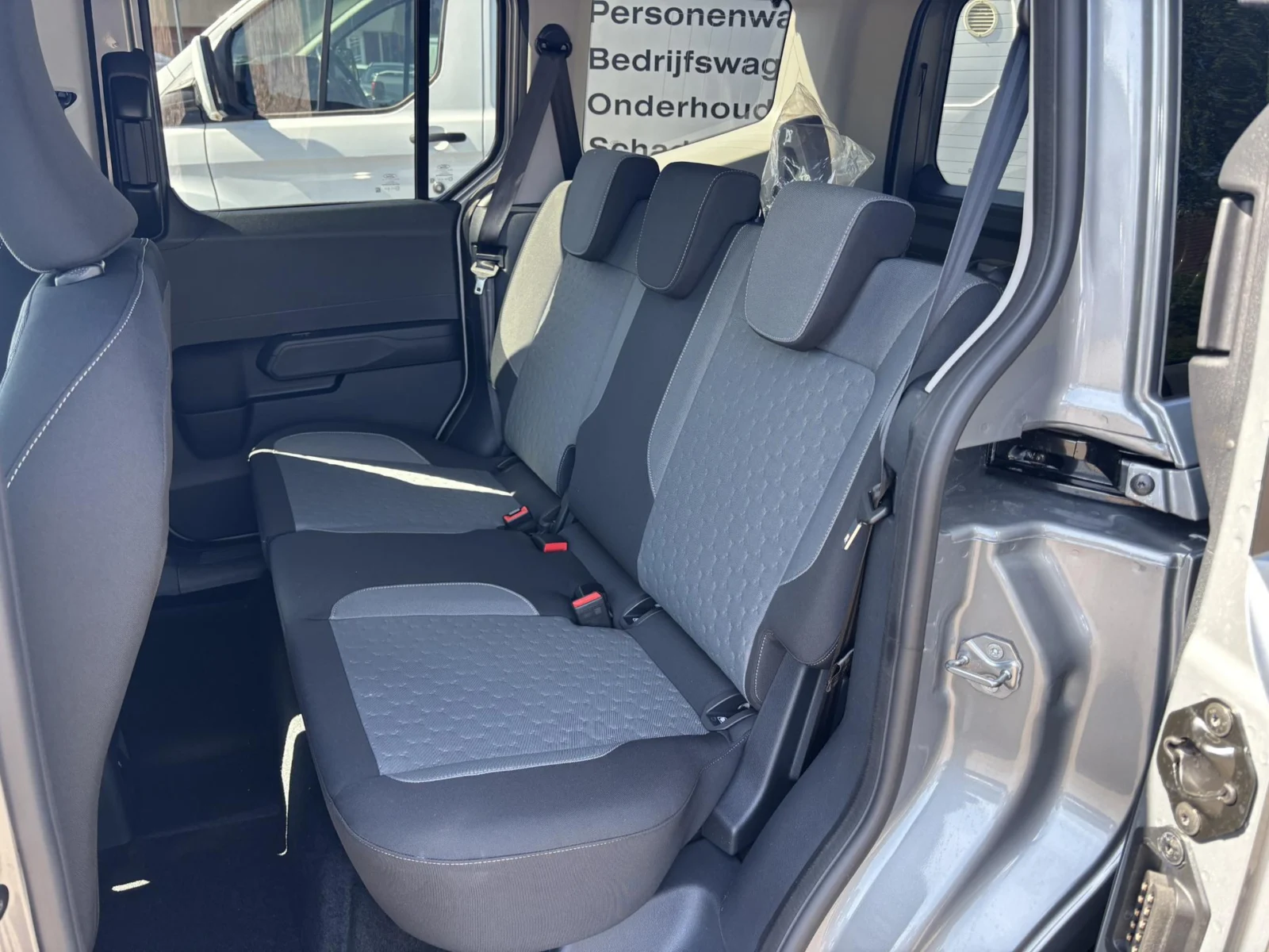 Ford e-Tourneo Courier Titanium
