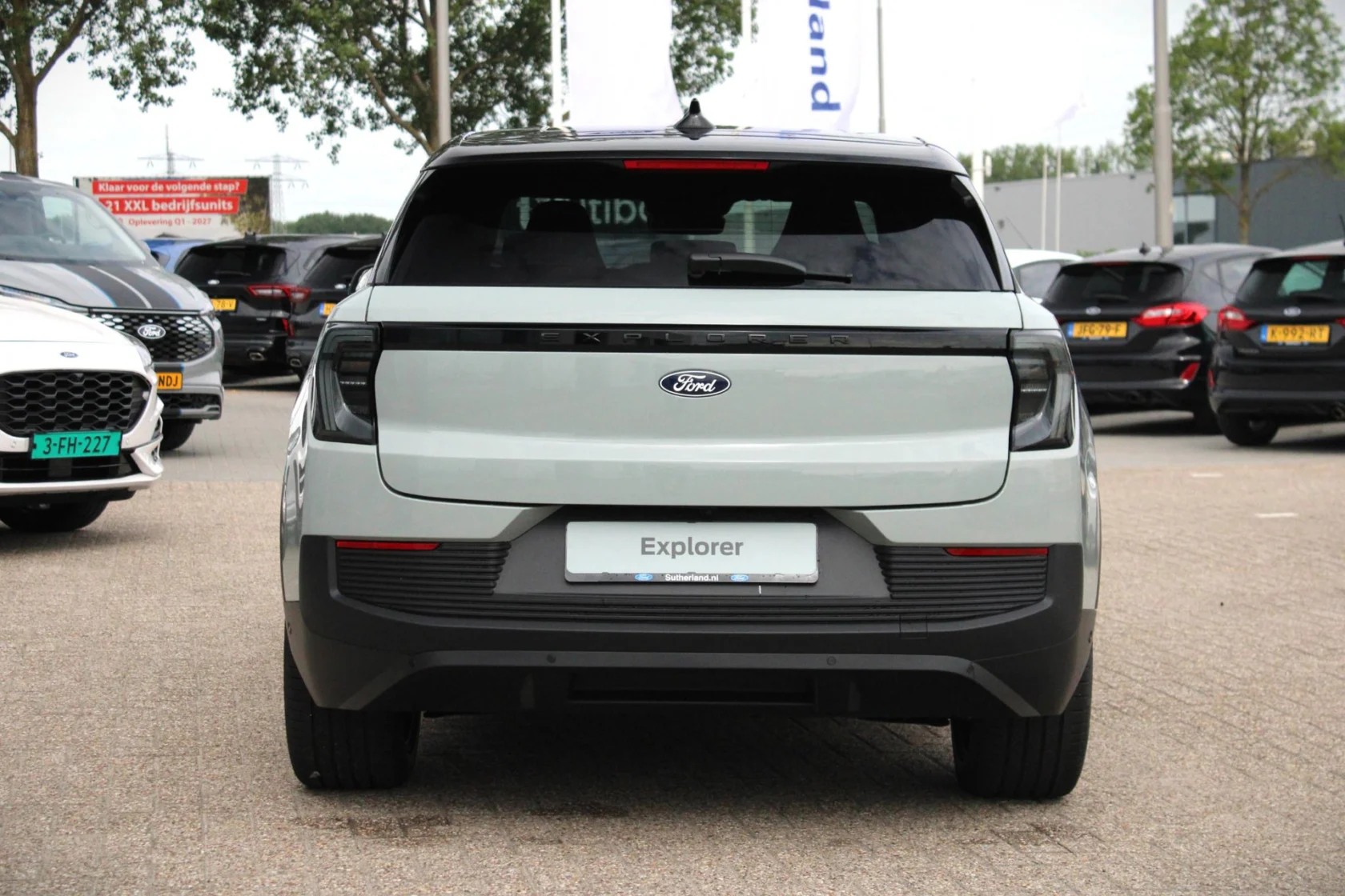Ford Explorer Collection Extended Range RWD