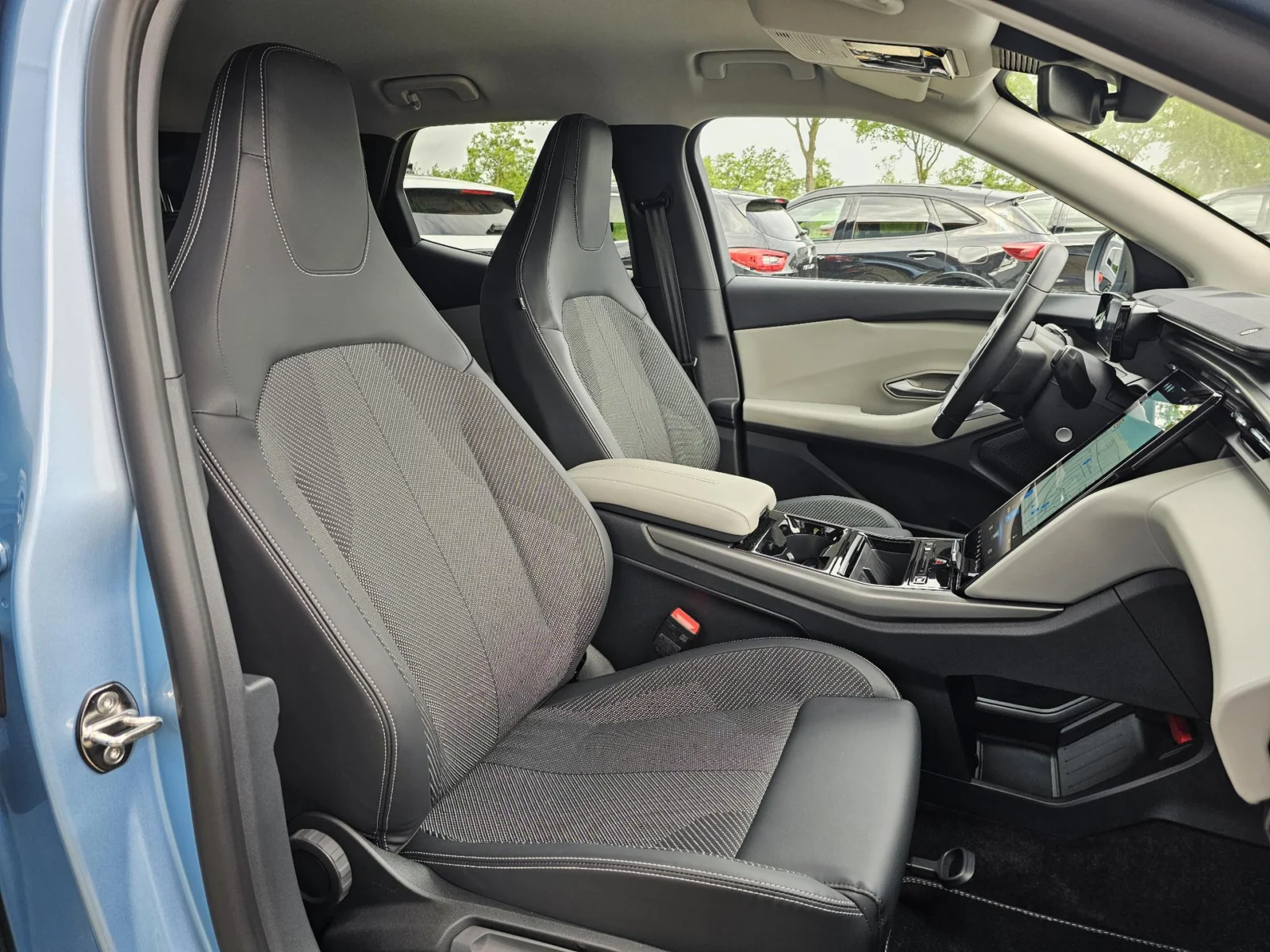 Ford Explorer Extended Range RWD
