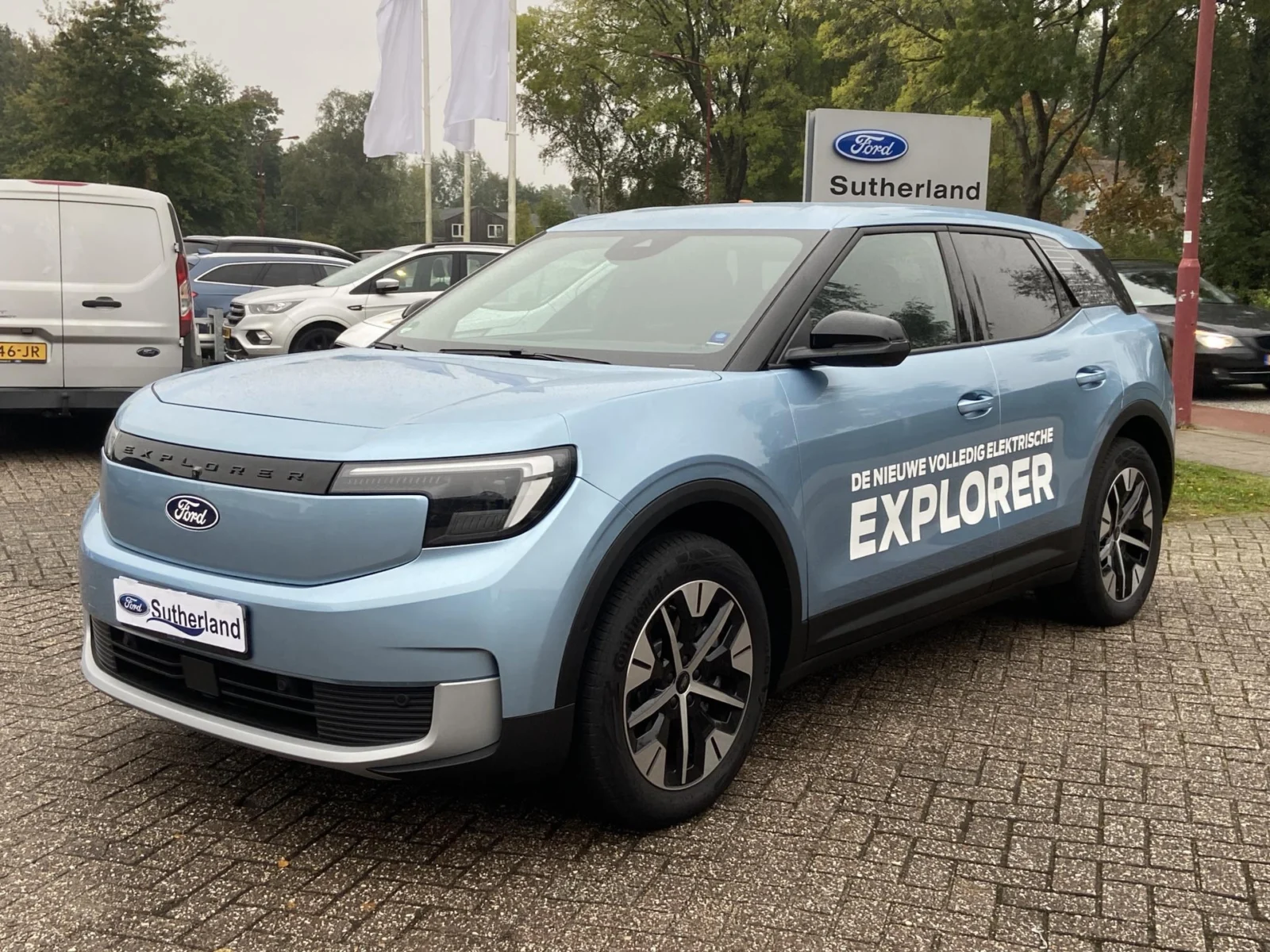 Ford Explorer Style Standard Range RWD
