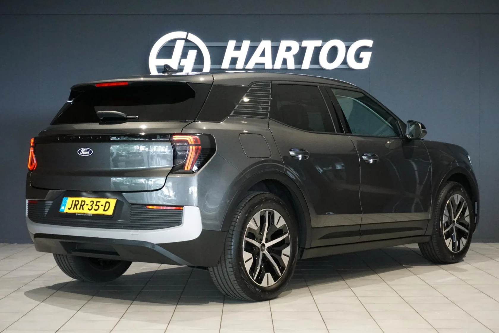 Ford Explorer Select Extended Range RWD