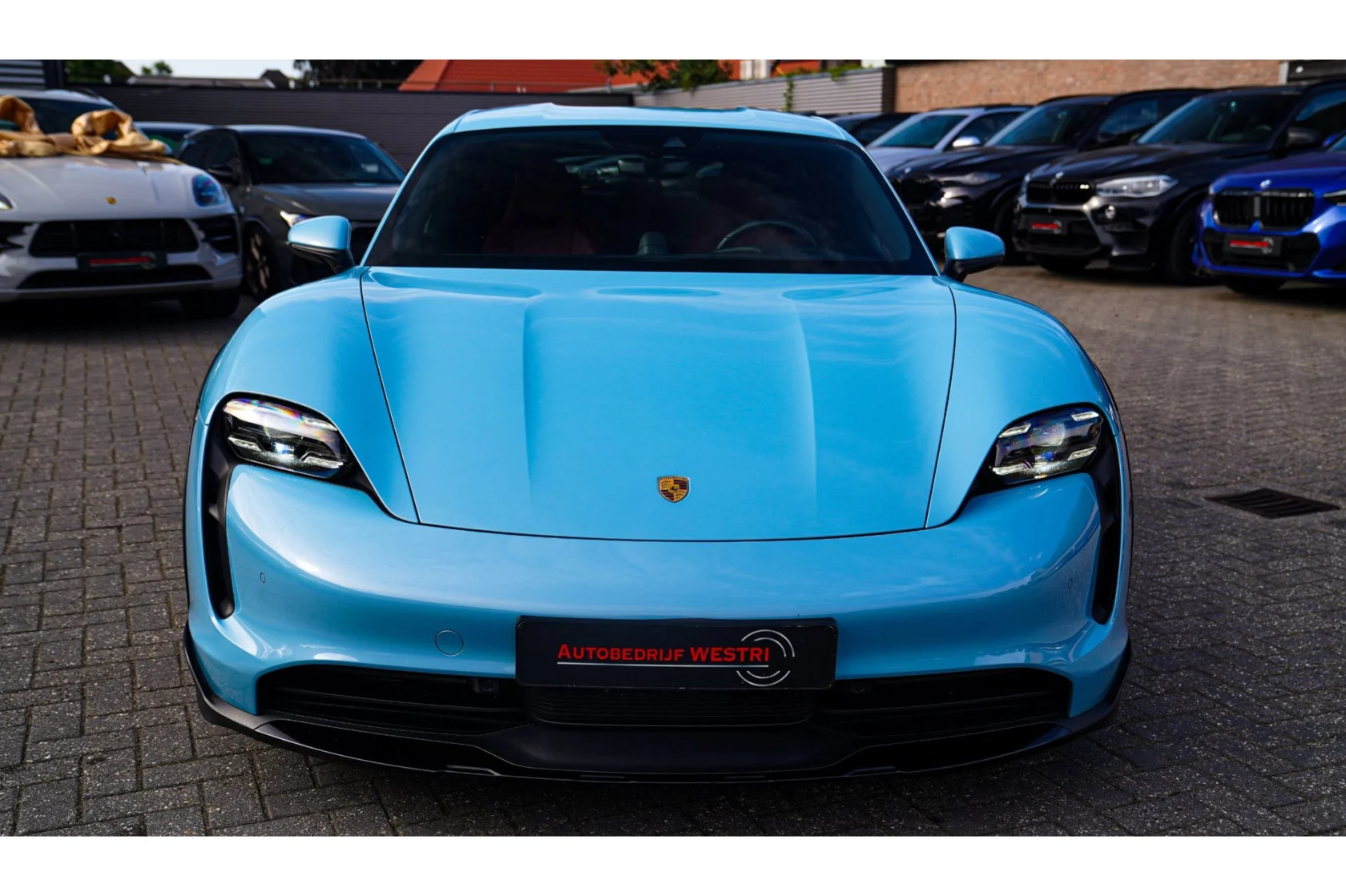 Porsche-Taycan Cross Turismo