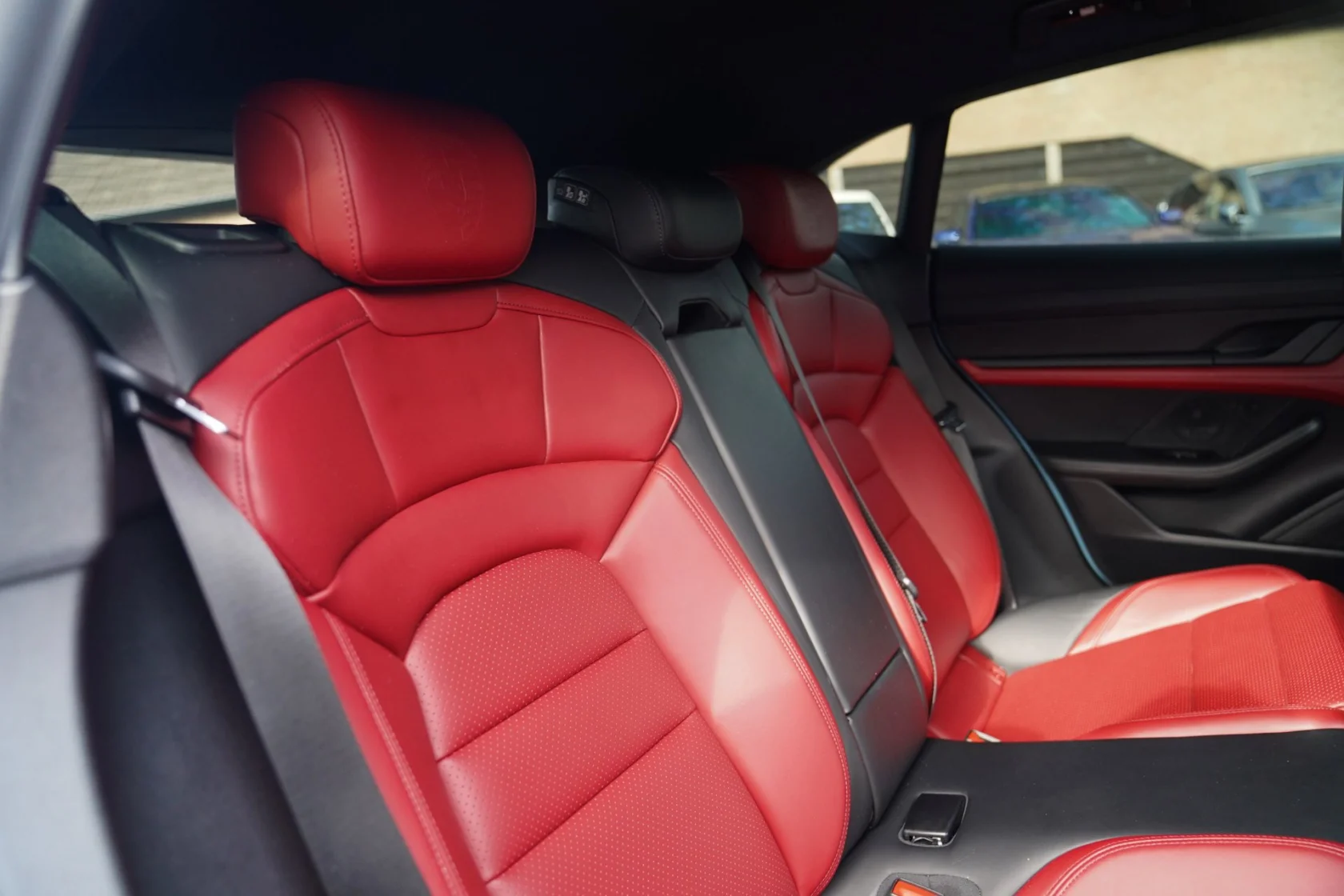 Porsche-Taycan Cross Turismo