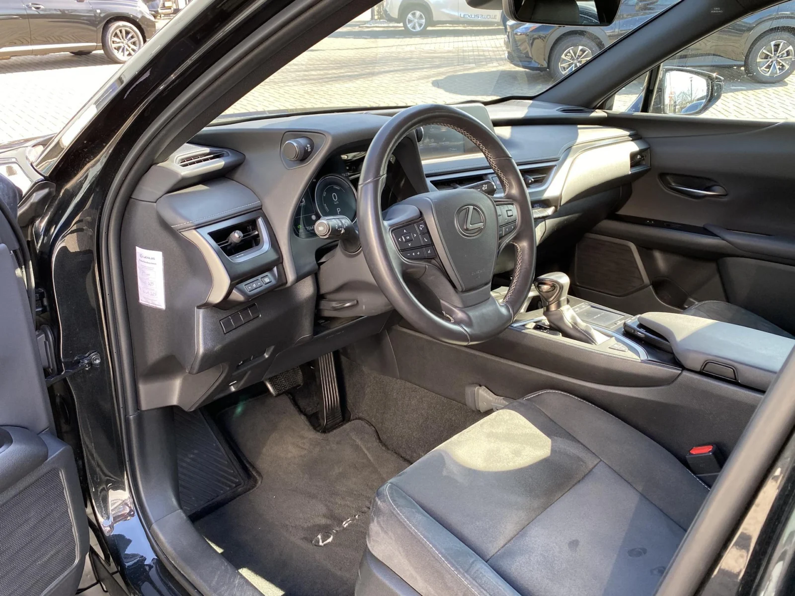 Lexus-UX