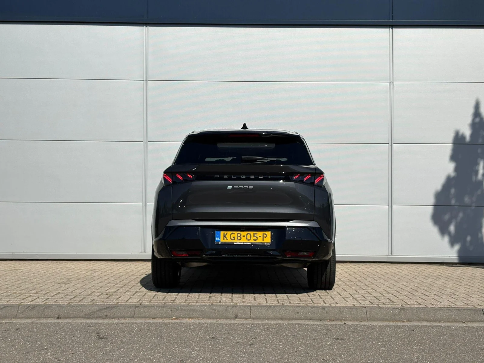 Peugeot e-5008 GT