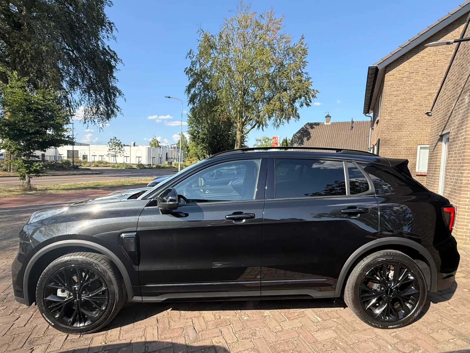 Lynk & Co-01