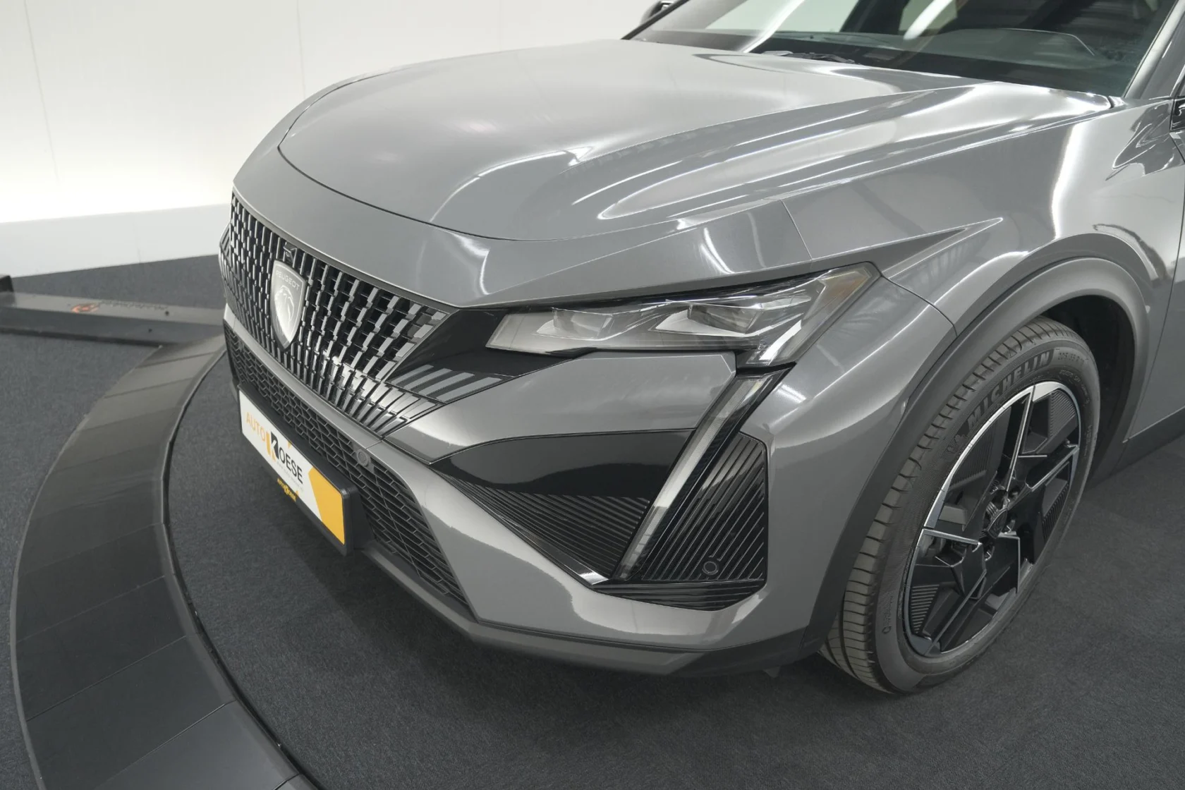 Peugeot-408