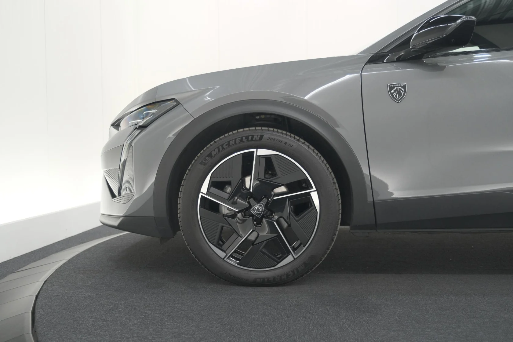 Peugeot-408