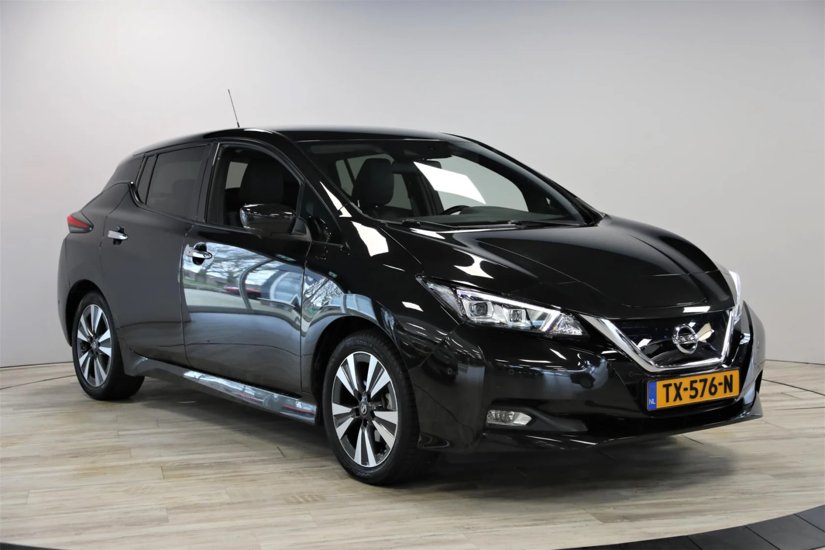 Nissan-Leaf
