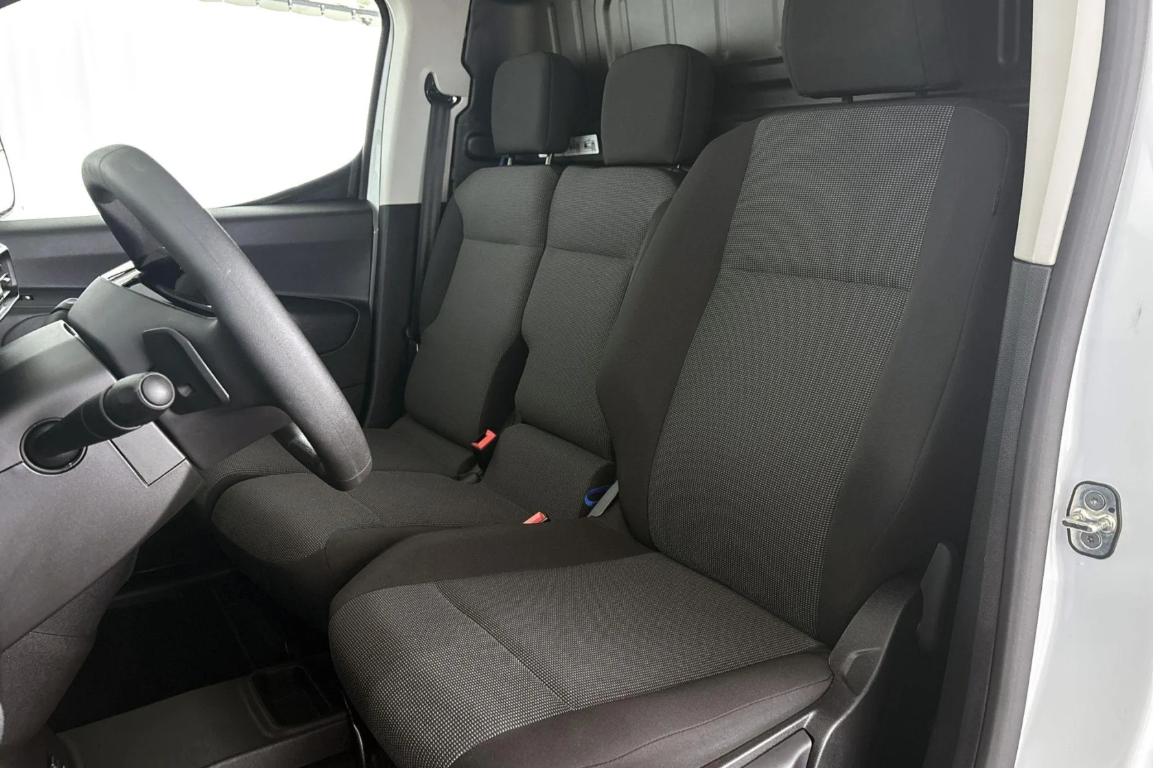 Peugeot e-Partner 136 L1
