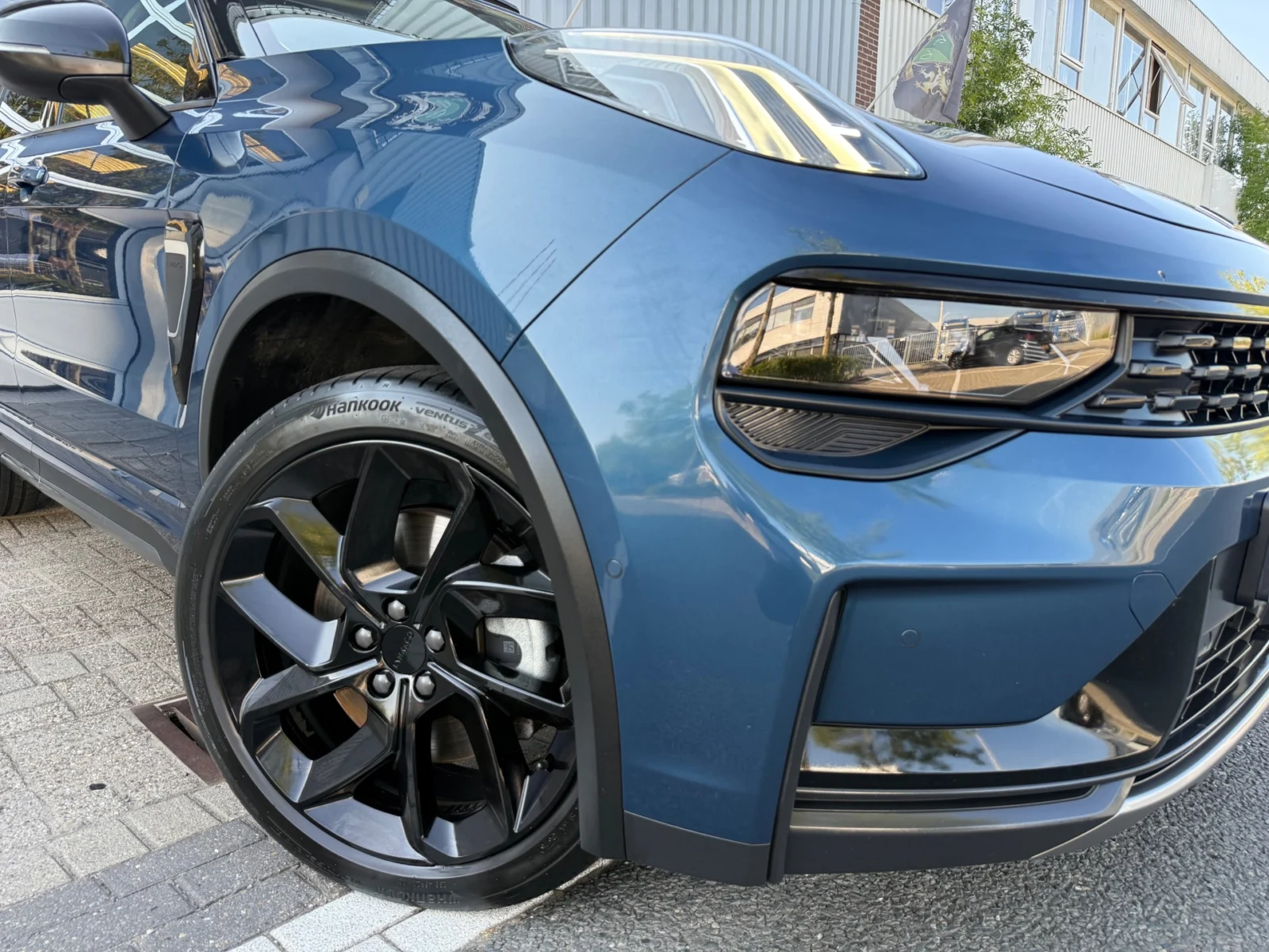 Lynk & Co-01