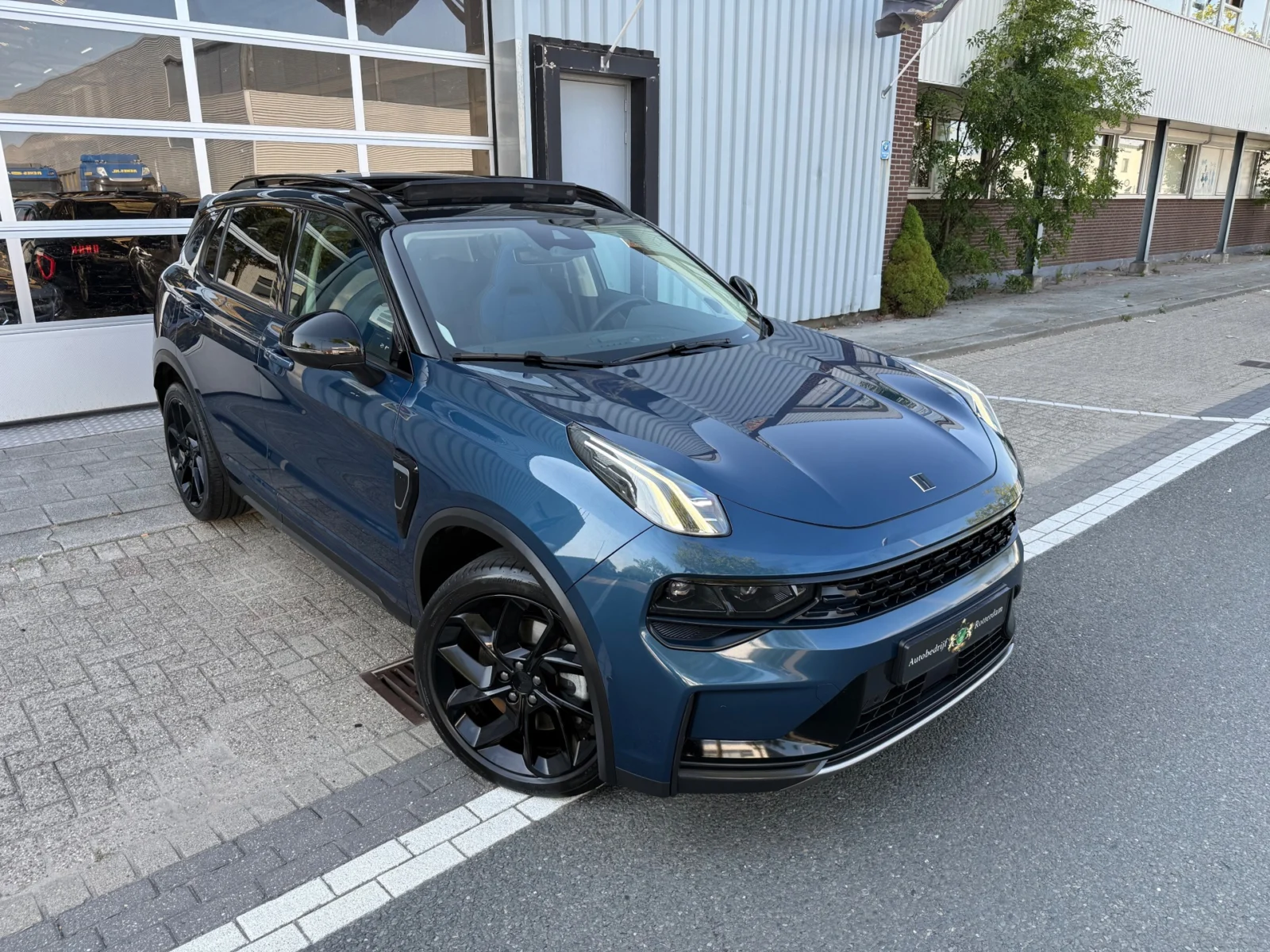 Lynk & Co-01