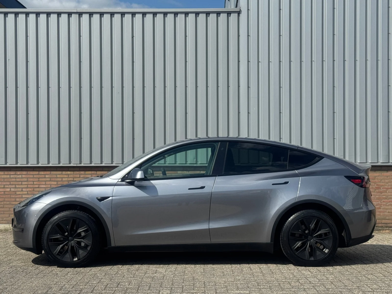 Tesla Model Y Quicksilver Long Range AWD