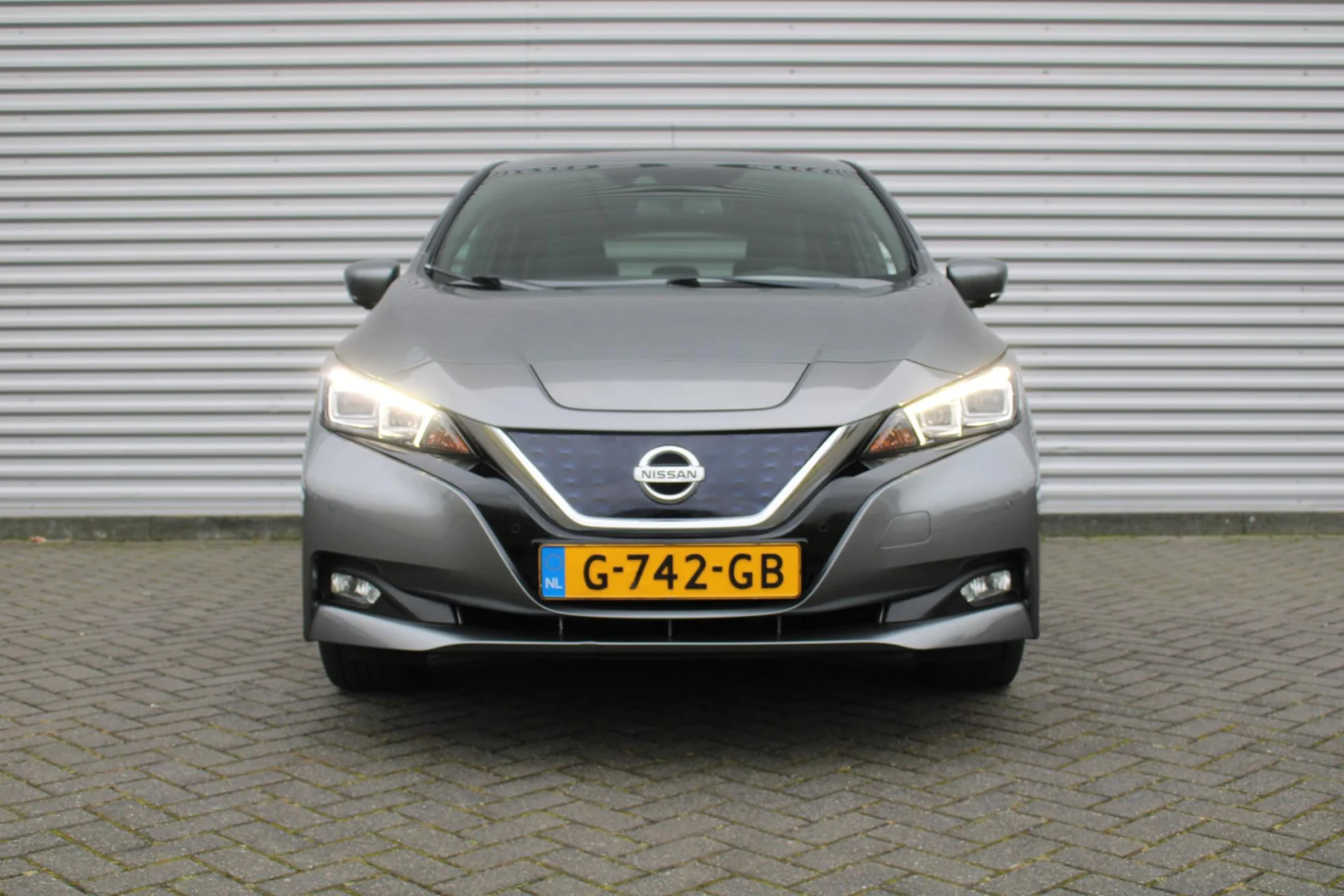Nissan-Leaf