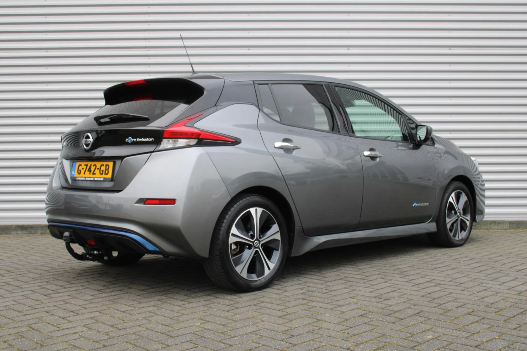 Nissan-Leaf