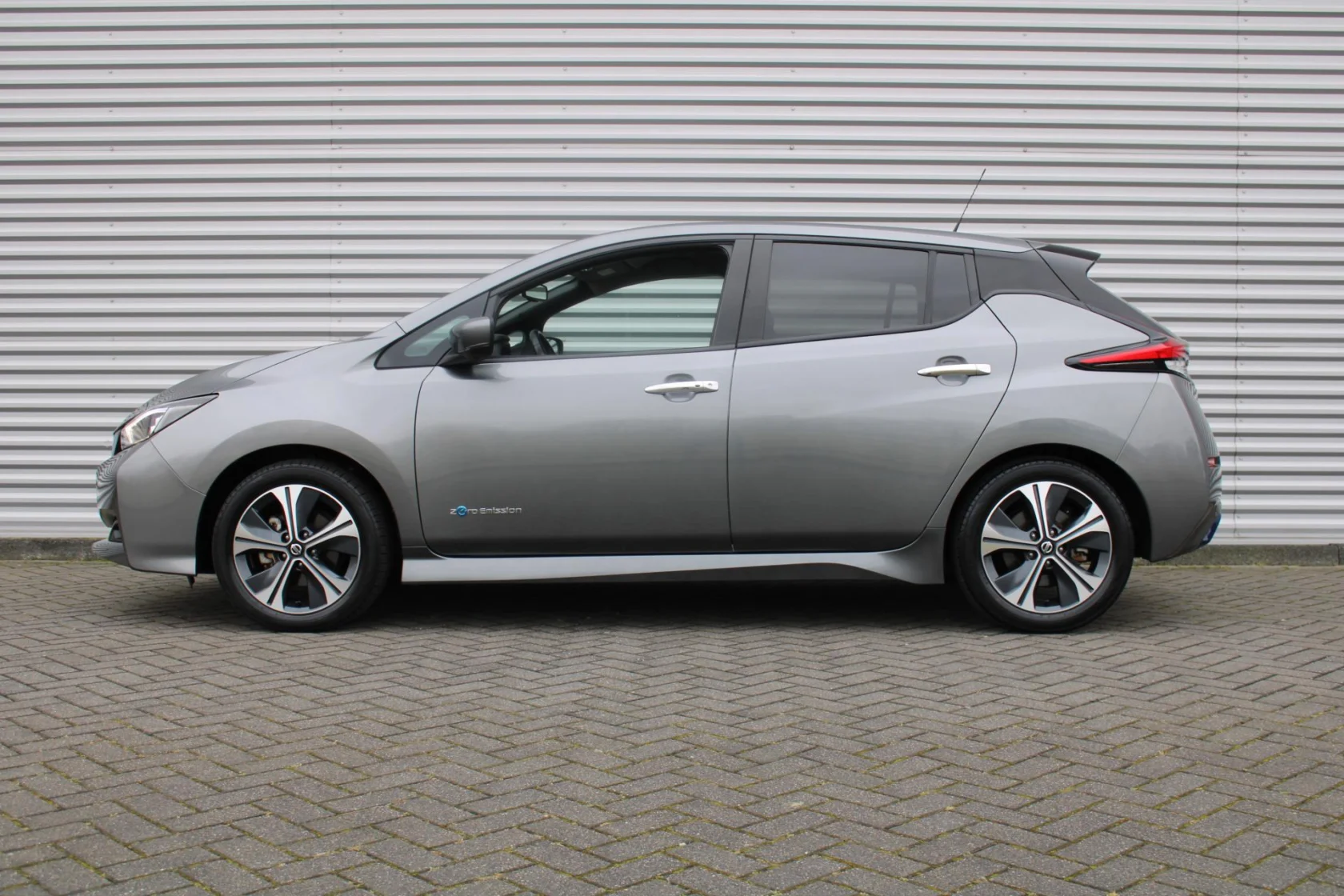 Nissan-Leaf