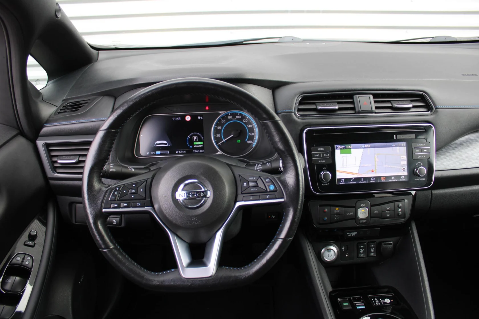 Nissan-Leaf