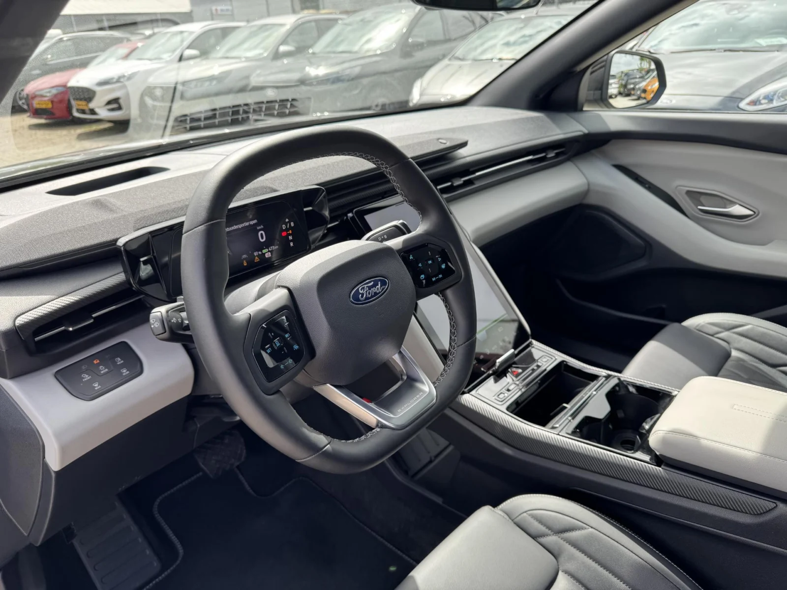 Ford Explorer Premium Extended Range RWD