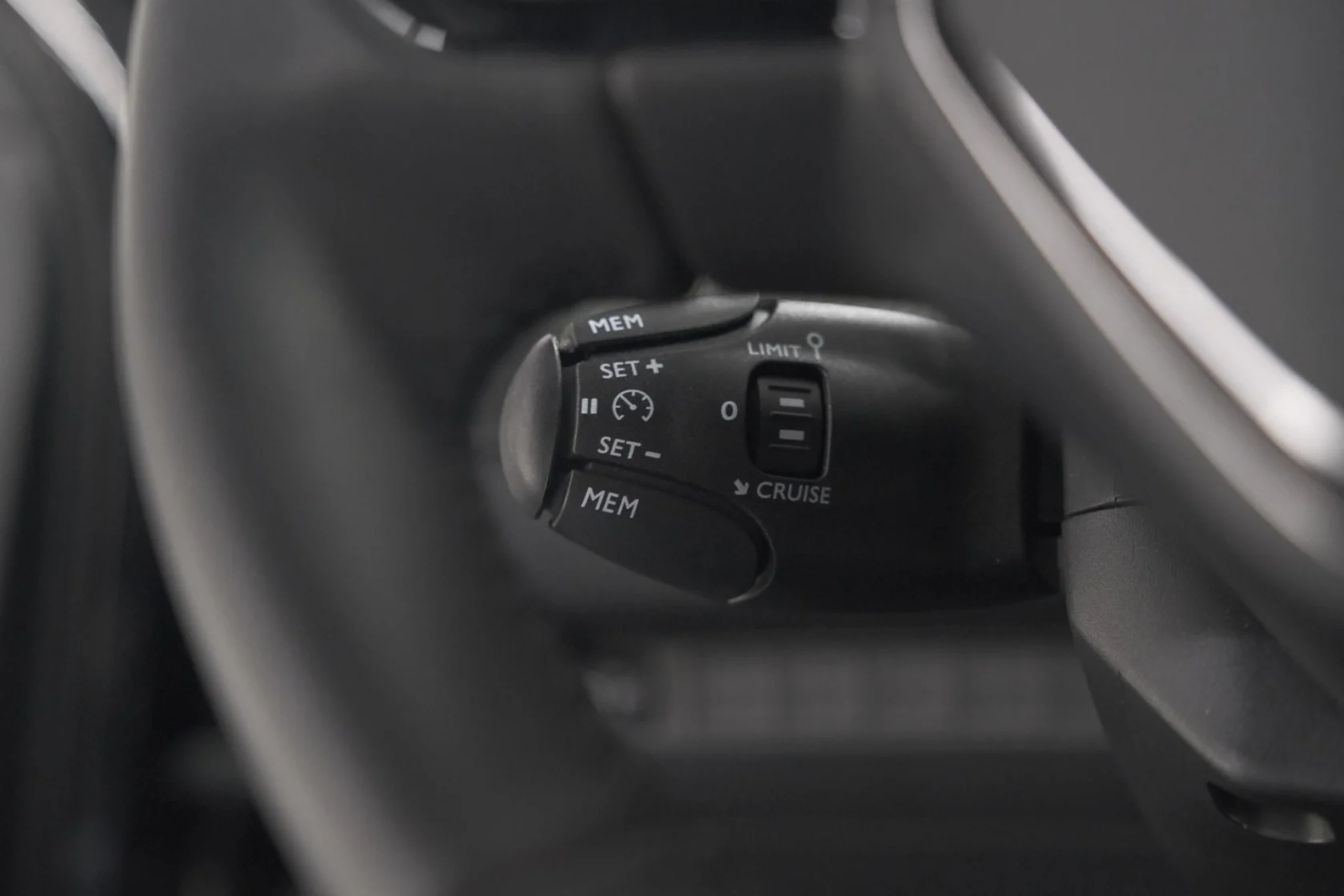 Peugeot e-2008 Allure Avantage