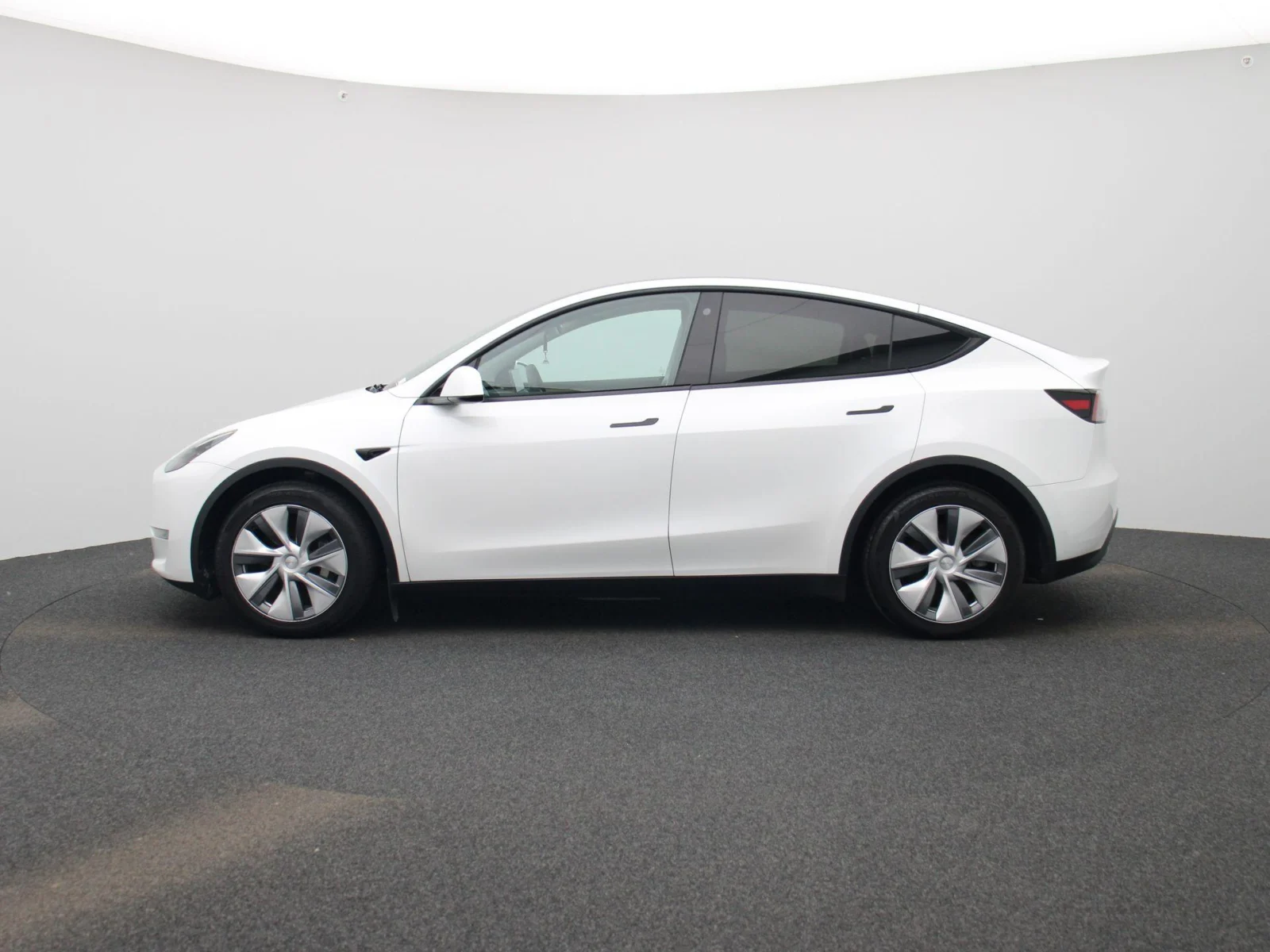 Tesla Model Y Long Range Dual Motor