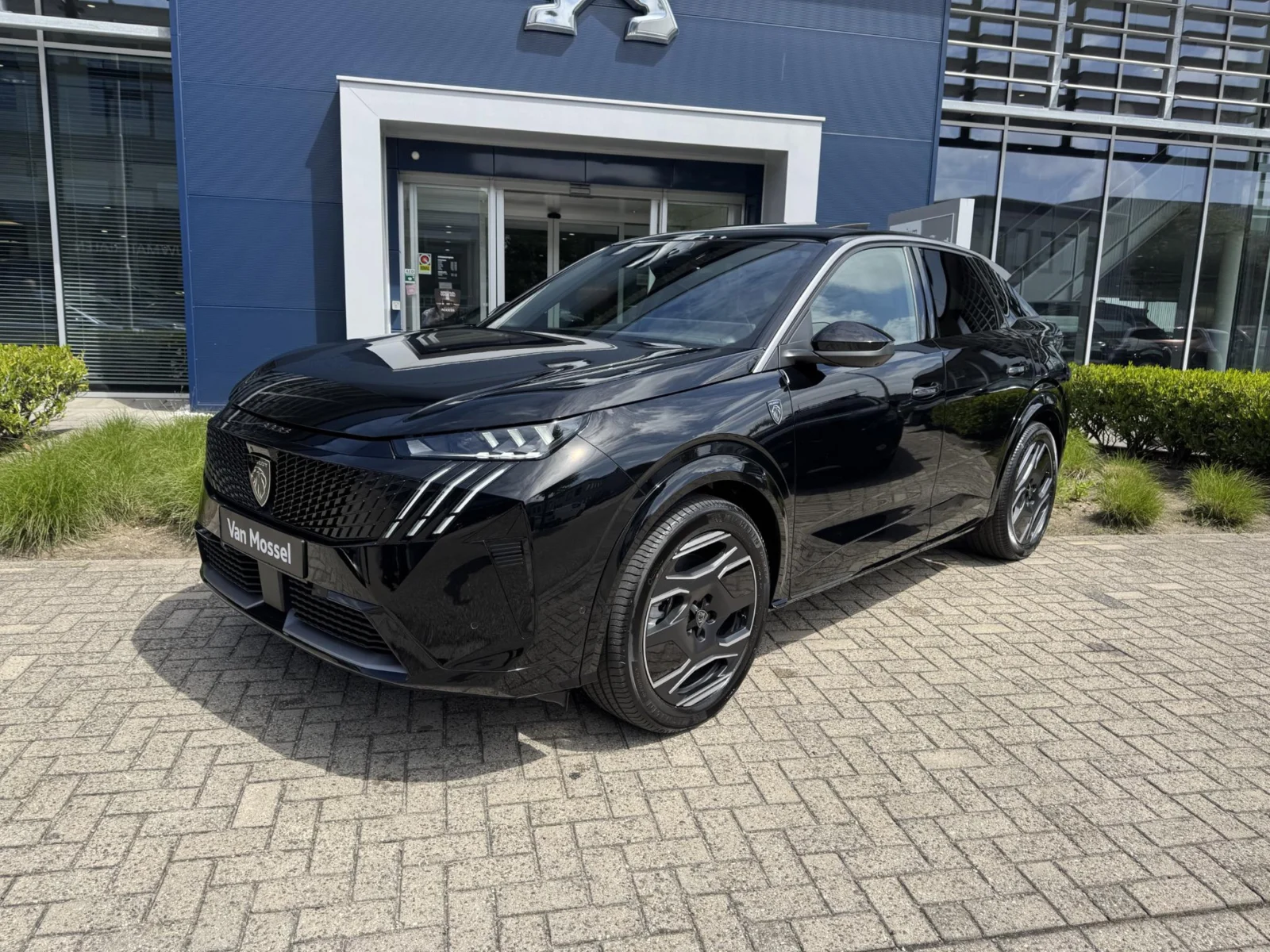 Peugeot e-3008 GT Long Range 230